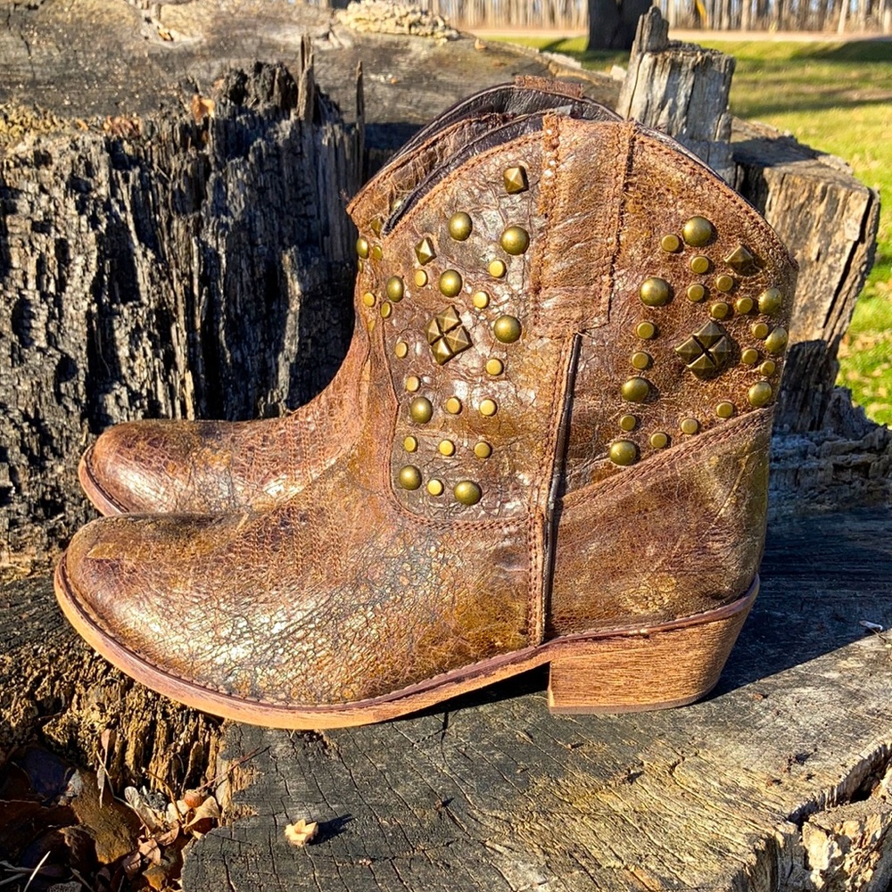 Steve Madden Bradshaw Distressed Leather Ankle Boot Sz 8 Studded Bootie